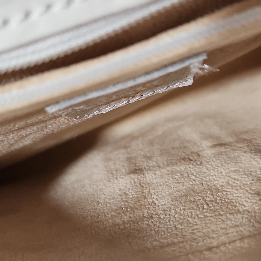 Vera Pelle White Textured Clutch with Gold Chain - Picture 7 of 8